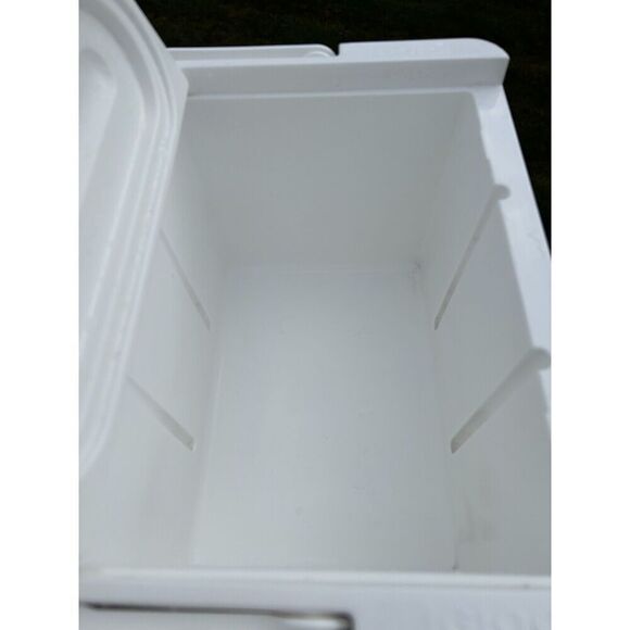 Igloo Laguna 9qt Ice Chest Cooler - Red 757-A-2 VGC - Picture 2 of 5